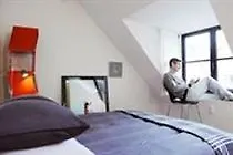 Apartment Yawn *