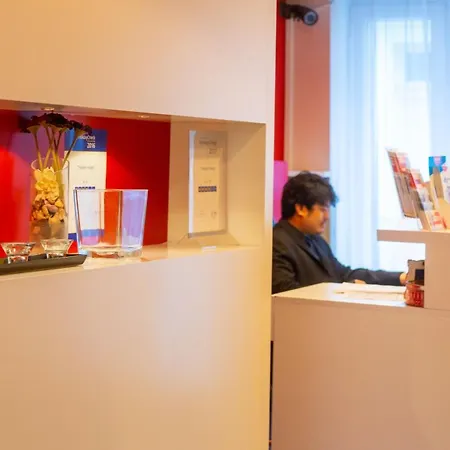 Theater Ξενοδοχείο 2*