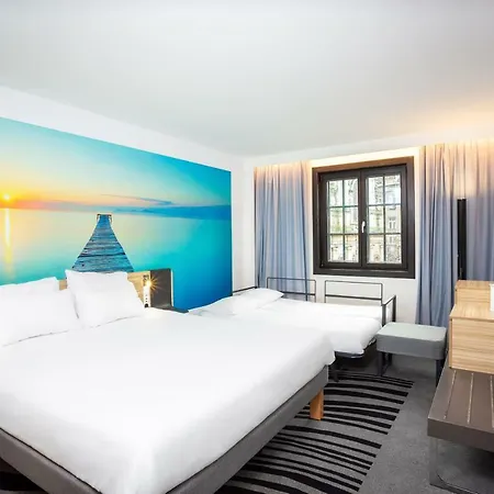 Hotel Novotel Off Grand Place 4*