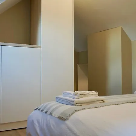 Daire Unit 8 - Charming Loft Apt. Near Avenue Louise Free Parking *
