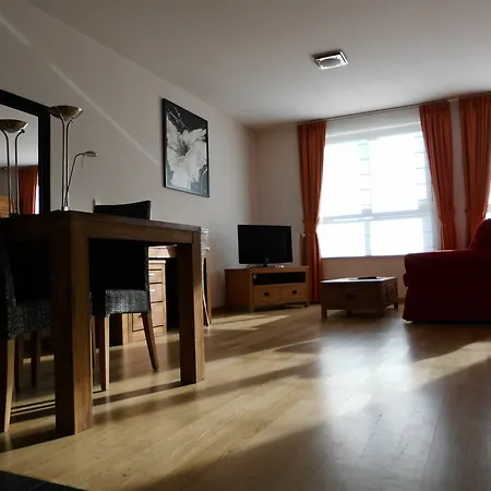 & Housingbrussels * בריסל