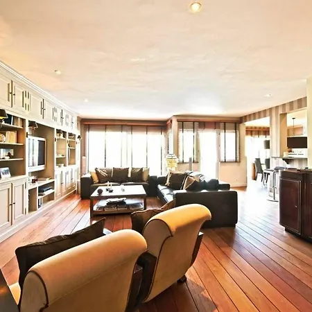With 2 Bedrooms In Uccle, With Enclosed Garden And Wifi 브뤼셀