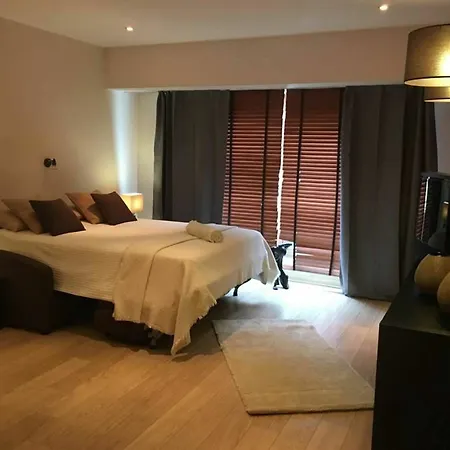 아파트 With 2 Bedrooms In Uccle, With Enclosed Garden And Wifi