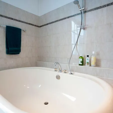 Josaphat Park Bed & Breakfast 3*