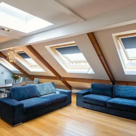 Laeken Modern Duplex شقة *