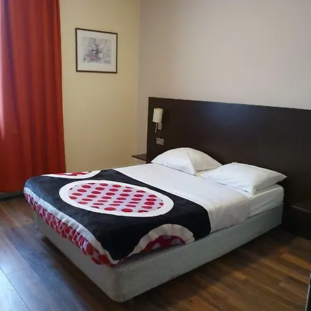 호텔 퀸 메리 3*