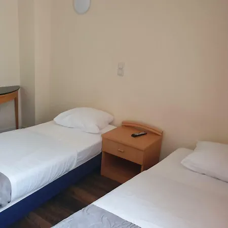퀸 메리 3*