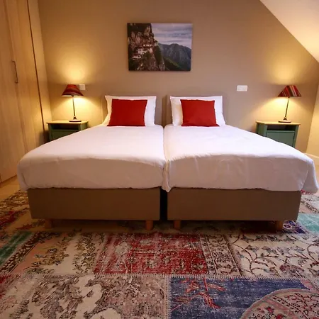 Hooome Bed and breakfast 3*