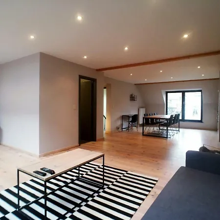 Parlamentarium Apartman *
