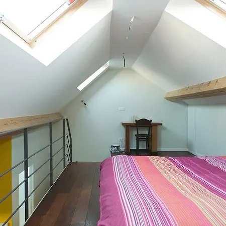 Bed & Breakfast La Chambre De Plume Schaerbeek