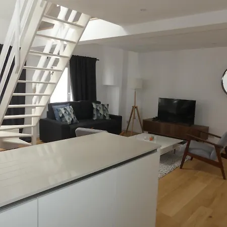 Ilot Sacre Apartment *