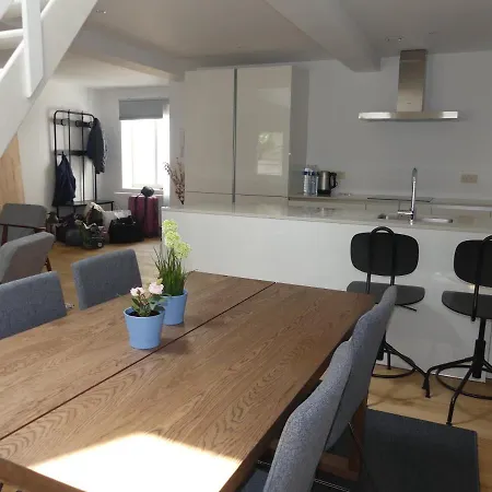 Ilot Sacre Apartment