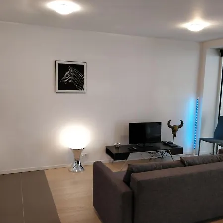 European Institutions شقة