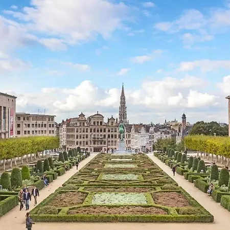 Super Flat Next Grand Place Апартаменты