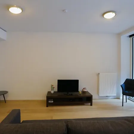 European Institutions شقة *