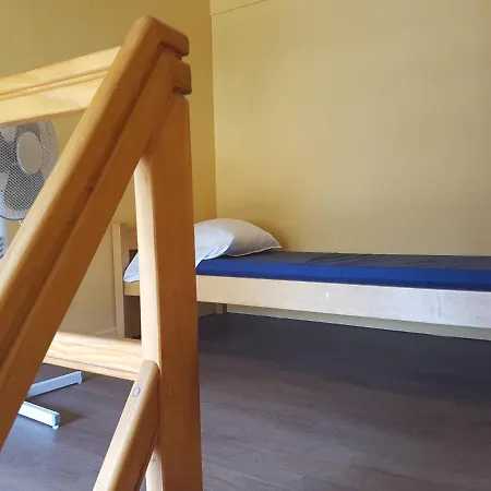 Gogh Youth Centre Хостел *