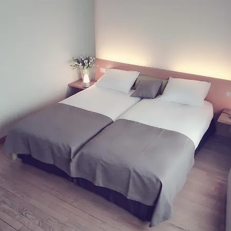 Otel 322 Lambermont Brussels Schaerbeek