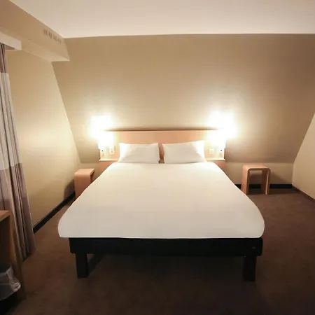 Ibis Off Grand'place Отель 3*
