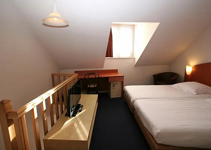 Hotel Aris Grand Place 3*