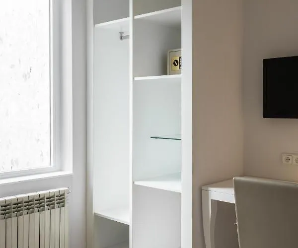 Latroupe Grand Place Hotel *