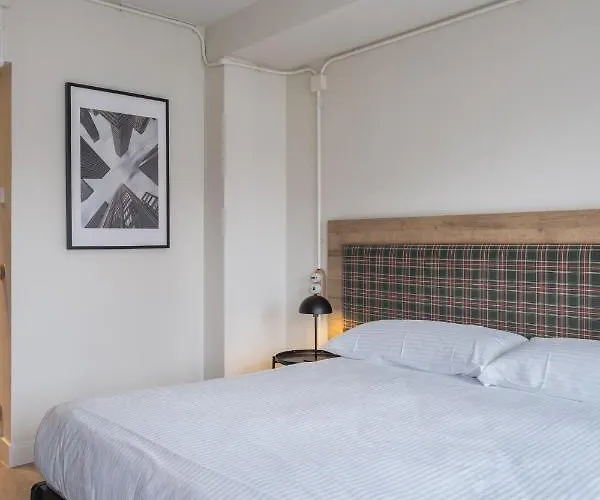 Latroupe Grand Place *