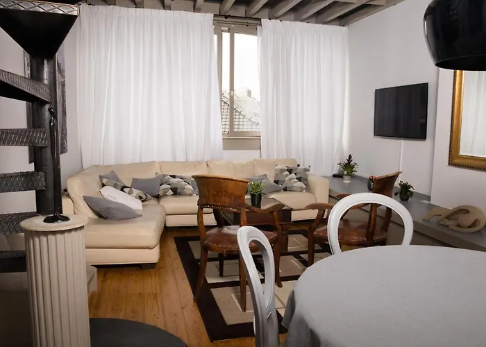 Duplex Dernier Etage Avec Terasse A Deux Pas De La Grand Place Brussel