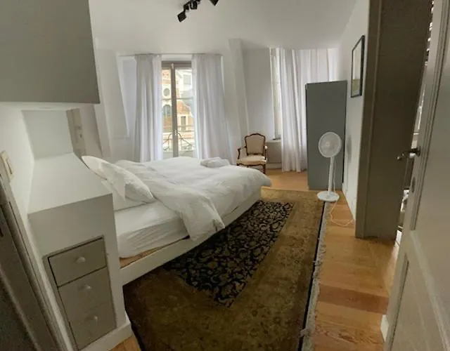 Duplex Dernier Etage Avec Terasse A Deux Pas De La Grand Place Appartement Brussel