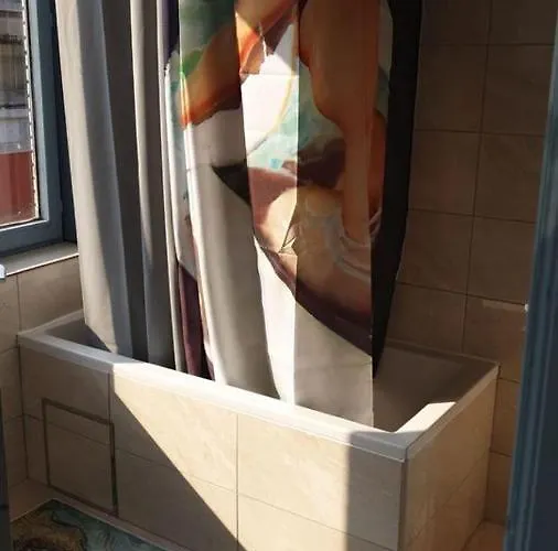 The Bachelor Backpacker Spot 아파트 *