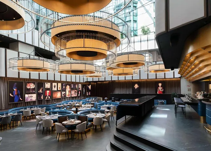 Radisson Collection Grand Place מלון בריסל