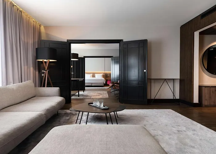 Radisson Collection Grand Place מלון 5*