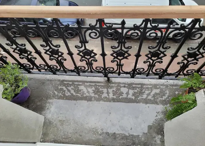 Brand New Iris With Private Bathroom And Balcony