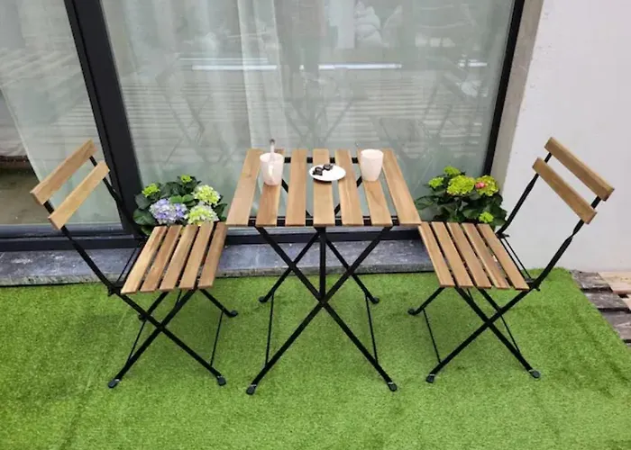 Brand New Iris With Private Bathroom And Balcony Brüssel