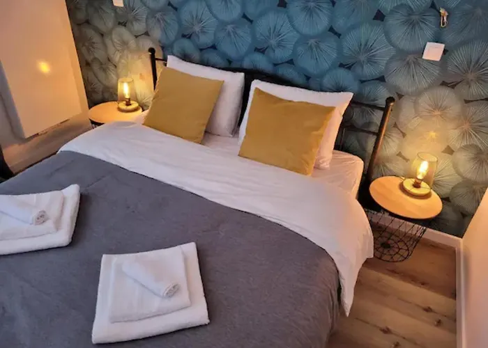 Brand New Iris With Private Bathroom And Balcony 4* Brüssel