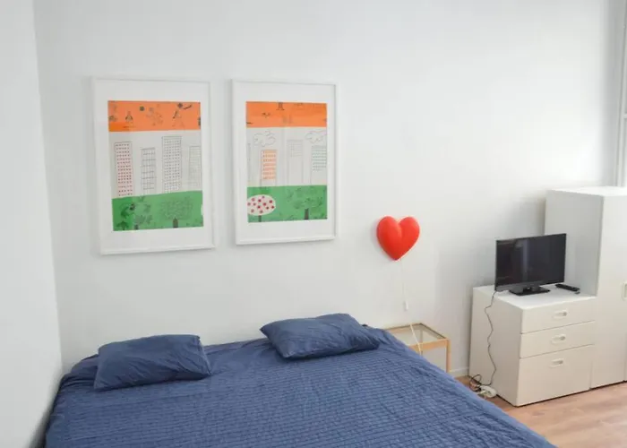 Awesome Studio In Marolles Apartment *
