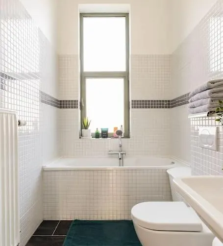 Bel Proche De Gare Du Midi, A Cote Du Centre *