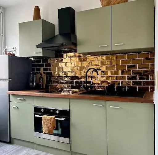 Lovely 2-bedroom Duplex W/ Balcony In