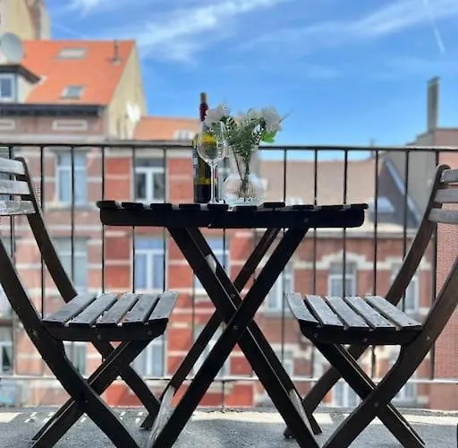 Lovely 2-bedroom Duplex W/ Balcony In *