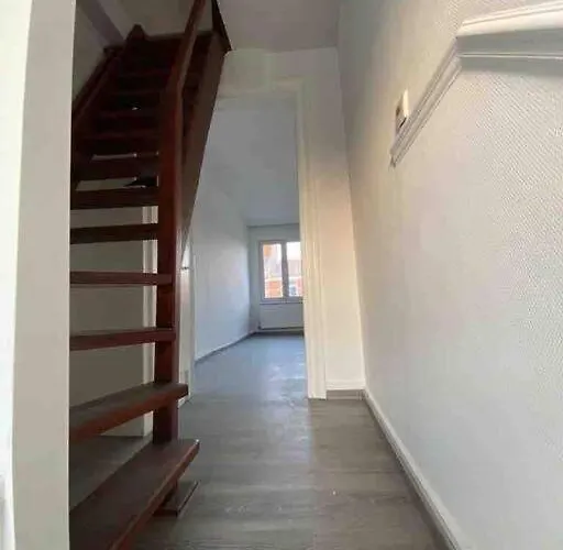 Lovely 2-bedroom Duplex W/ Balcony In