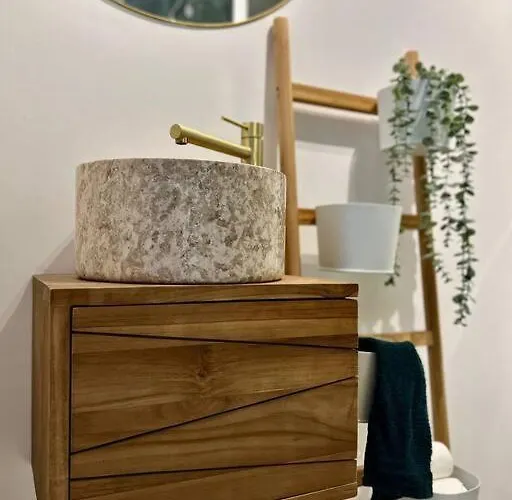 Apartamento Lovely 2-bedroom Duplex W/ Balcony In Bruxelas