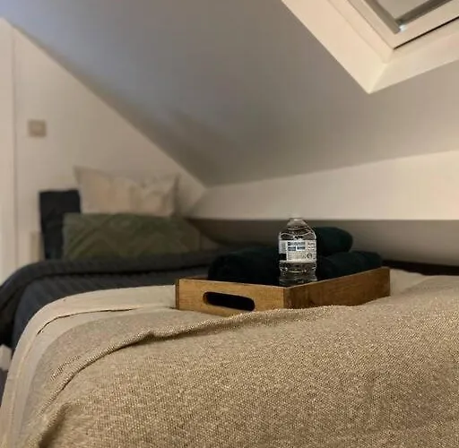 Apartamento Lovely 2-bedroom Duplex W/ Balcony In Bruxelas