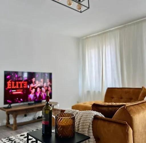 Lovely 2-bedroom Duplex W/ Balcony In