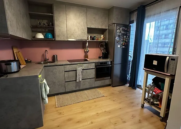 Alexanor Cosy Private In A Shared Brussels