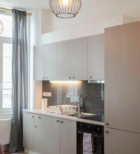 1 Διαμέρισμα *