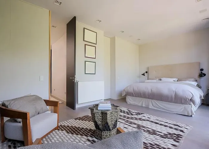 1000m2 With Indoor Pool