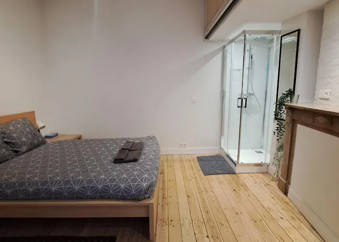 Comfortable With Terrace European Parliament 3*