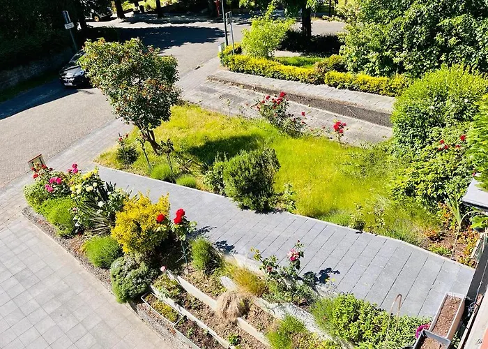 Town House With Garden - 1 With Shared Bathroom Ubytování v soukromí *