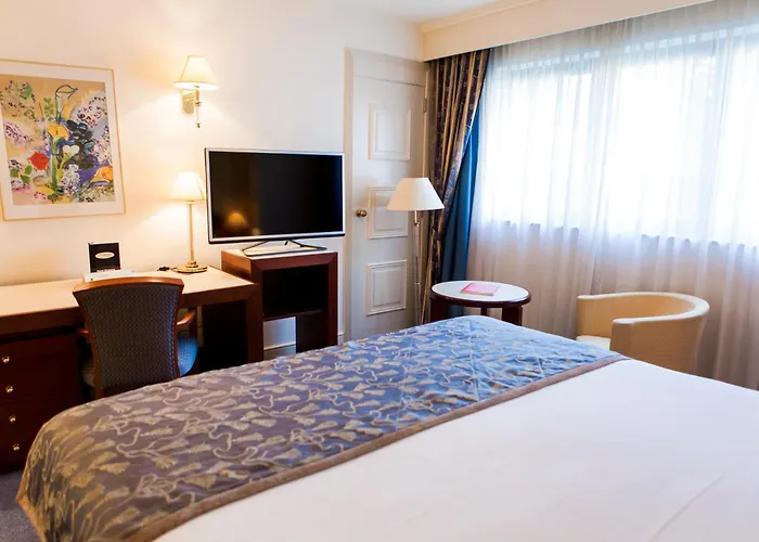 Le Chatelain Hotel 5*