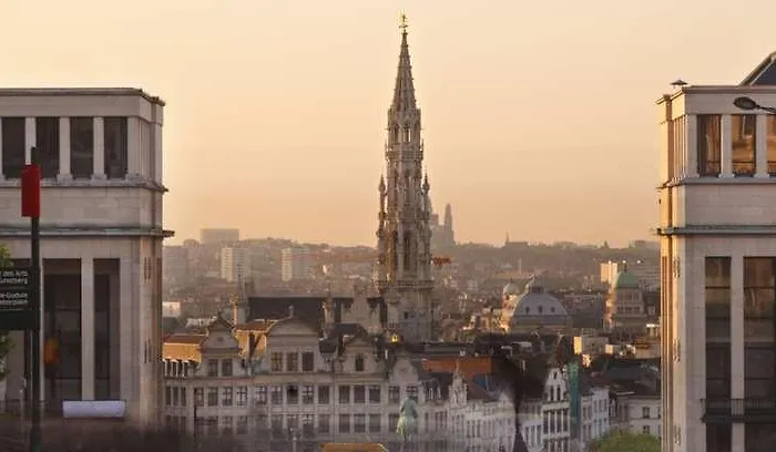 Nh Grand Place Arenberg מלון