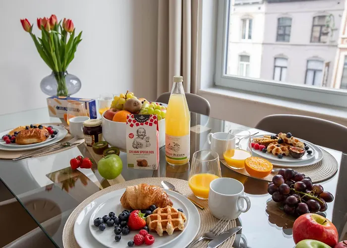 Churchill Apartment *