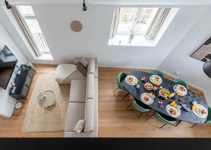 Churchill Apartment *